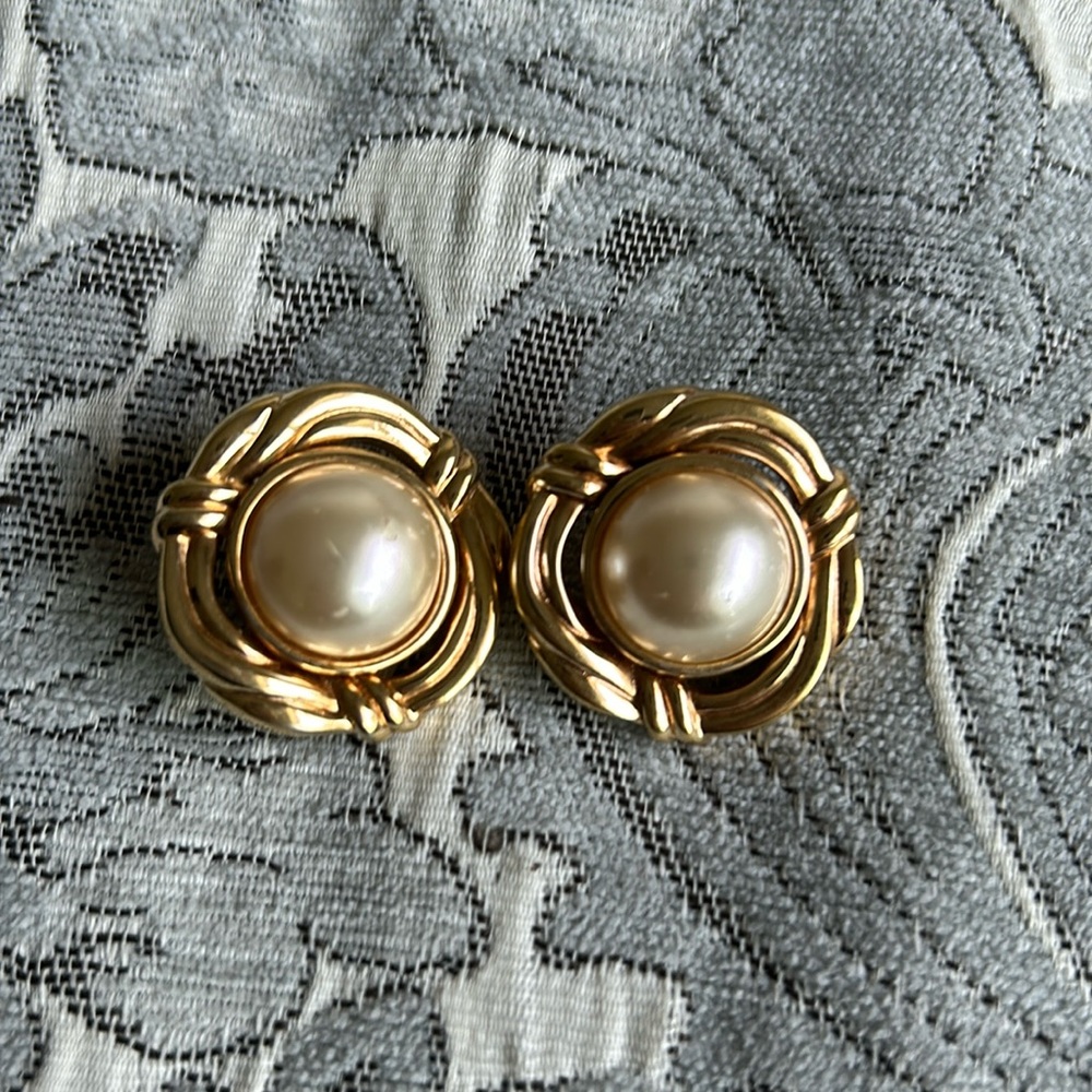 Women earrings